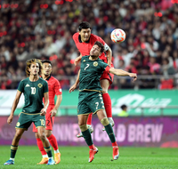 ‘주장 완장’ 김민재 침투패스, ‘프리롤’ 이강인 탈압박에도…튀니지 파이브백 견고했다 [현장 전반리뷰]