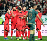 이번에는 KIM!…SON 대신 ‘주장 완장’ 찬 김민재, ‘자책골 유도’ 팀에 3골차 리드 선사[SS현장]