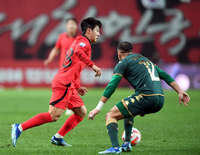 [포토] 이강인 '어디로 줄까?'