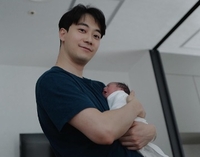 윤한 “3번 유산 겪은 아내, 시험관 시도한지 6개월째 먹는 약만 20개”