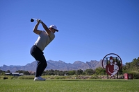 생애 첫 타이틀 방어 청신호, 김주형 하루 9타 줄여 공동선두 도약 “모든 것이 좋았다”…이경훈도 1타 차 공동 4위