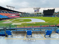 ‘휠체어석 가격’ 달랐던 LG, 두산과 사이좋게 인상 [황혜정의 두리번@@]