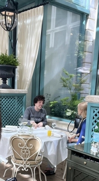 블랙핑크 로제, 美 대형 음반사 회장 만났다…각종 추측 난무