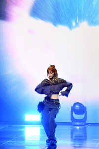 [포토]첫 미니 앨범 쇼케이스 무대 선보이는 츄