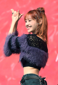 [포토]포인트 안무 소개하는 츄