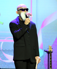 [포토] QWER 쇼케이스 사회보는 김계란