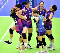 [포토]‘마지막 득점 옐레나와 감격의 포옹’ 김연경