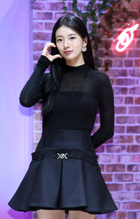 [포토]사랑스런 하트 만들어 보이는 수지