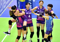 [포토]‘옐레나, 나 그렇게 무겁지않지?’ 김연경