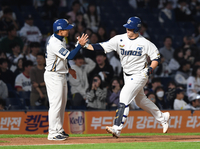 [포토]솔로 홈런 넘긴 NC 김형준