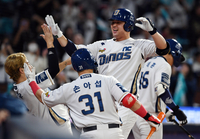 [포토]NC 김형준, 나도 넘겼어요!