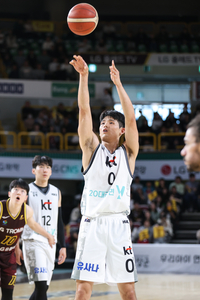 하윤기 20점 KT LG 제압, KT 송영진 사령탑 데뷔전 승리