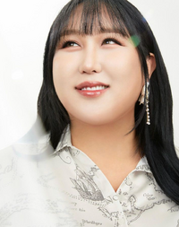 풍자 맞나요? 여성美 폴폴 풍기는 시스루뱅 프사 공개