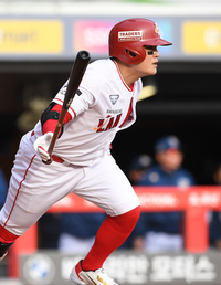 [포토]대타 안타 SSG 추신수, 쫓아가자!