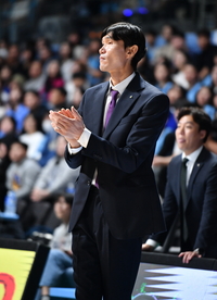 사령탑 공식 데뷔전 승리 DB 김주성 감독 “슛 자신있게 시도하라고 했다”