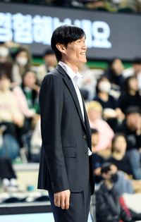 사령탑 공식 데뷔전 승리 원하는 DB 김주성 감독 “대행때보다는 덜 떨려”[SS현장]