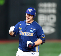 [포토]'주먹불끈' 솔로홈런 김형준