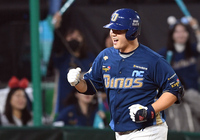 WC 2홈런에 이어 준PO도…NC 김형준, 8회초 솔로포 폭발 [준PO2]