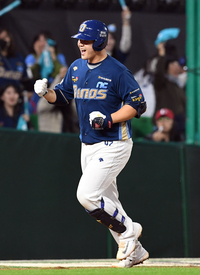 [포토]NC 김형준, 가을야구 3호 홈런