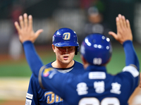 [포토]'8회초 솔로홈런' 김형준