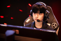 DK, 유럽 BDS에 2-0 완승 ‘8강’ 불씨 살렸다…생일+롤드컵 100전=승리 달성 ‘데프트’의 완벽한 하루[SS롤드컵]