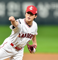 [포토]'SSG승리를 빌며' 개그맨 김원훈