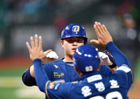 [포토]'꼭 필요한 한점 솔로포' 김형준