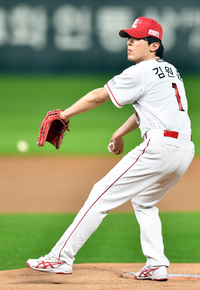 [포토]'랜더스필드 마운드에서' 개그맨 김원훈