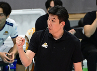 오버넷 판정에 강한 항의, 후인정 감독 “확실하지 않다고 하던데, 그러면 판독 불가 아닌가”…연맹은 ‘소통 오해’ 해명[SS현장]