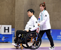 [포토] 로더 아내와 시상식장 입장하는 이철재