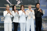 [포토]박진영 프로듀서와 '골든걸스'