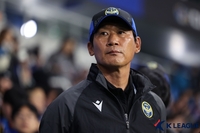 숫자 ‘8(신진호)’ ‘20(델 브리지)’ 이어 ‘5’(이명주)까지…조성환 감독, 모자에 직접 새긴 ‘진심’