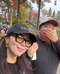 오윤아, 발달장애 아들 놀이공원 난리에 사과..“도와주셔서 감사합니다”