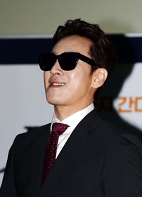 “‘기생충’ 배우가 마약, 20년 경력 무너져” 외신도 주목한 이선균 사태