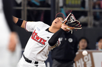 [포토]실책하는 KT 황재균, 아차!