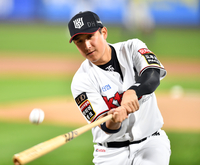 [포토]‘플레이오프 몸풀기’ 황재균