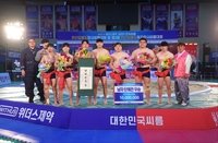 씨름판 김민재도 힘냈다...통산 7번째 백두장사 등극 [안산김홍도 장사대회]