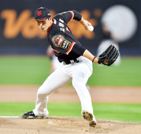 ‘탈락 위기’ KT 고영표 vs ‘업셋 완성’ NC 태너, PO 3차전 승리 여신은 누굴 향해 웃을까[PO3 선발예고]