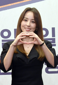 [포토]하트 만들어 보이는 한혜진