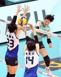 [포토]GS칼텍스 강소휘, 블로킹 뚫고!