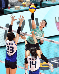 [포토]힘차게 공격하는 GS칼텍스 강소휘