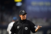 [포토]'2회초 두번의 비디오판독' 이민호 심판