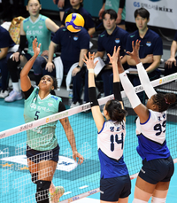 [포토]GS칼텍스 실바, 블로킹 피해서 살짝!