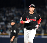 [포토] 담담한 질주, 솔로포 황재균