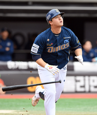 [포토]NC 김형준, 펜스 맞히는 큼직한 2루타