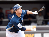 [포토]2루타로 득점 기회 만드는 NC 김형준