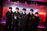 ‘운영의 T1’→한타 마저 압도, LNG에 1·2세트 승리…4강까지 한 세트 남았다 “JDG 나와”[롤드컵 8강]