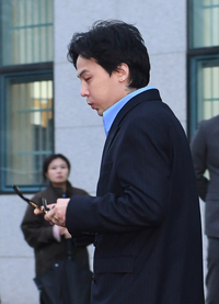 [포토]지드래곤, 안경 벗고...