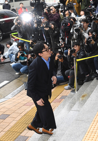 [포토]마약 혐의 관련 조사를 받기 위해 경찰서로 입장하는 지드래곤