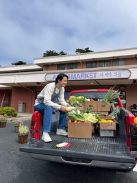 마트 사장의 아우라…조인성, ‘어쩌다 사장3’ 비하인드 컷